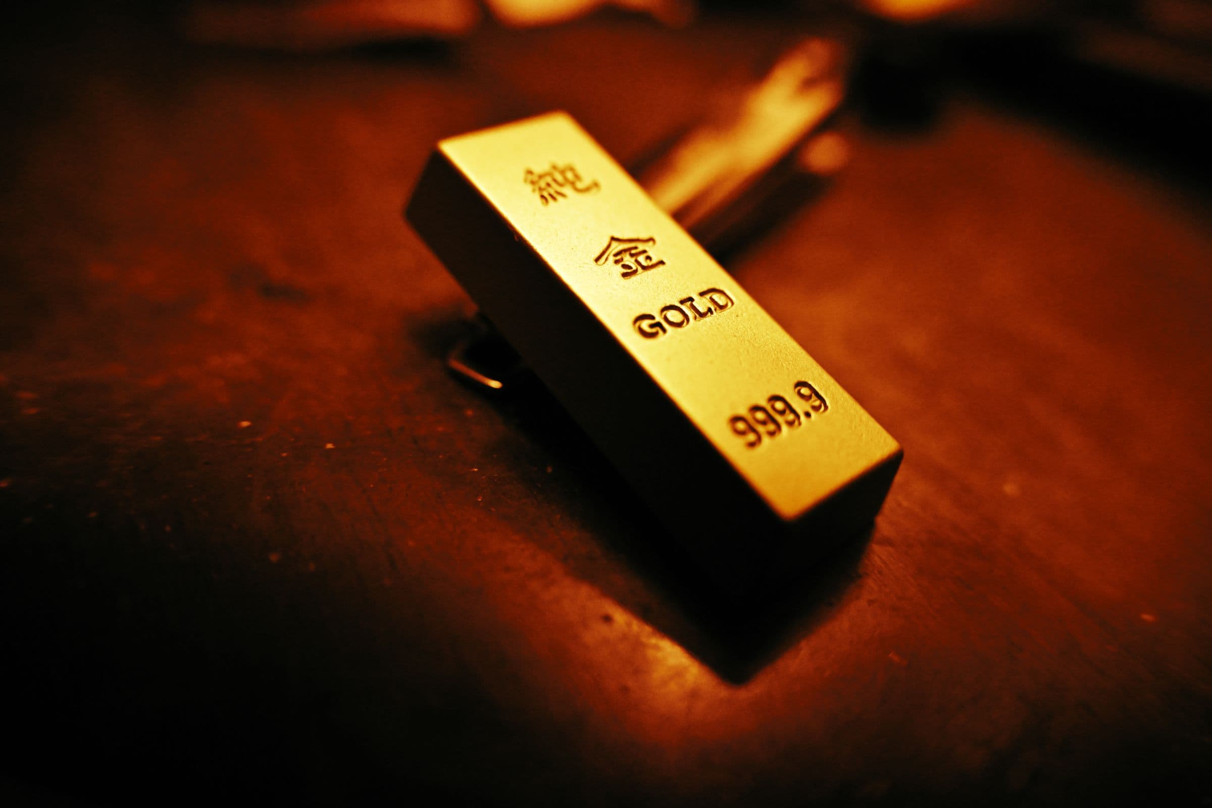 Lingot d'or pur, expertise en comptoir